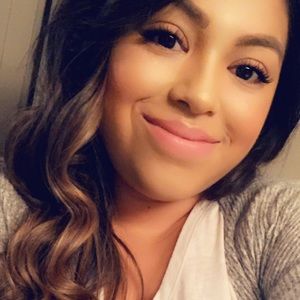 Meet your Posher, Corina